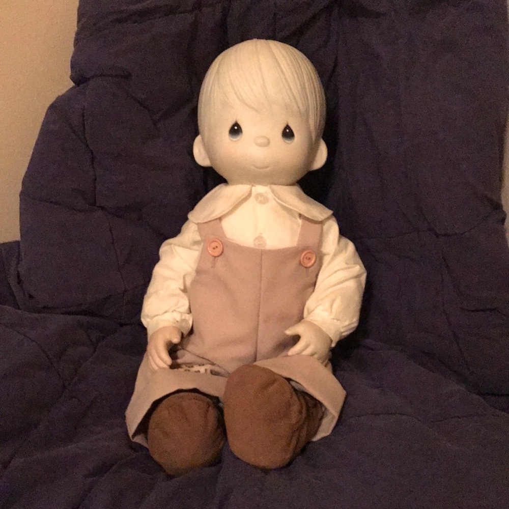 Precious moments 1981 porcelain doll “Mikey”, perfect condition, E-6214/B.